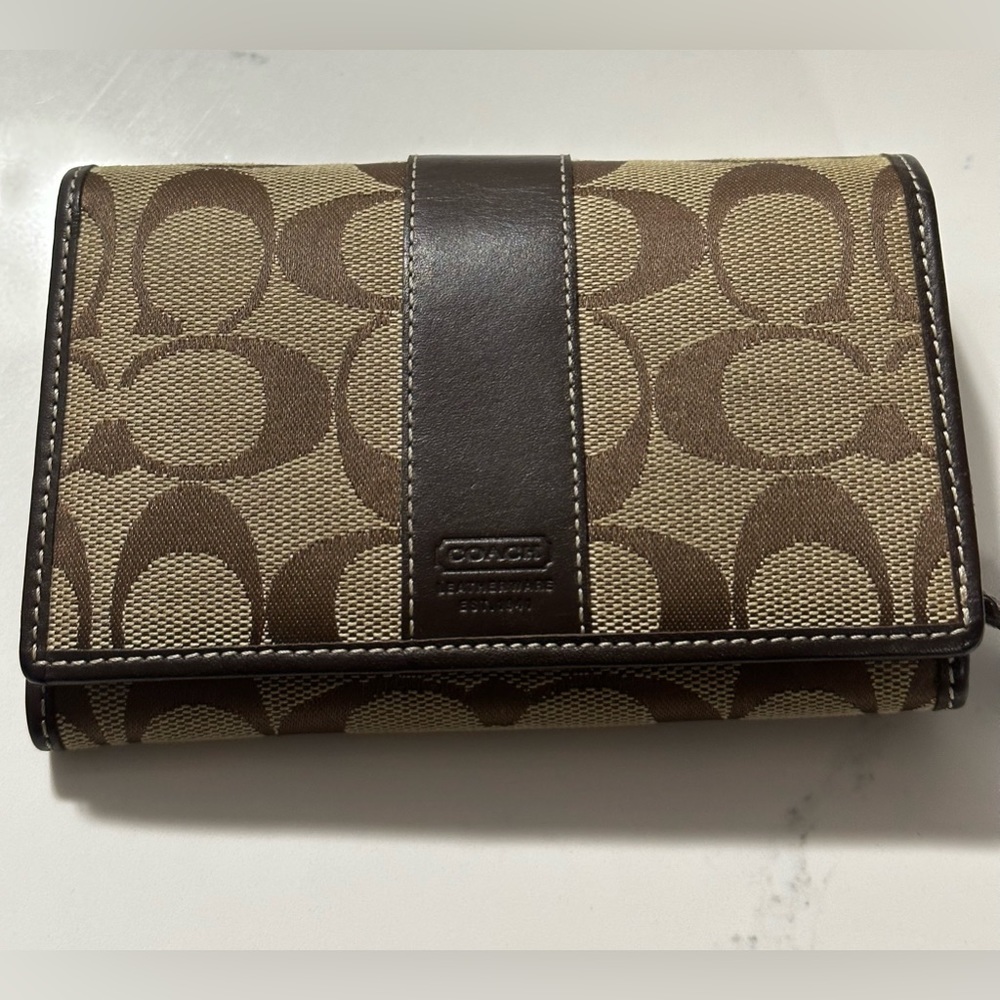 COACH WALLET/NWOT - Picture 1 of 10